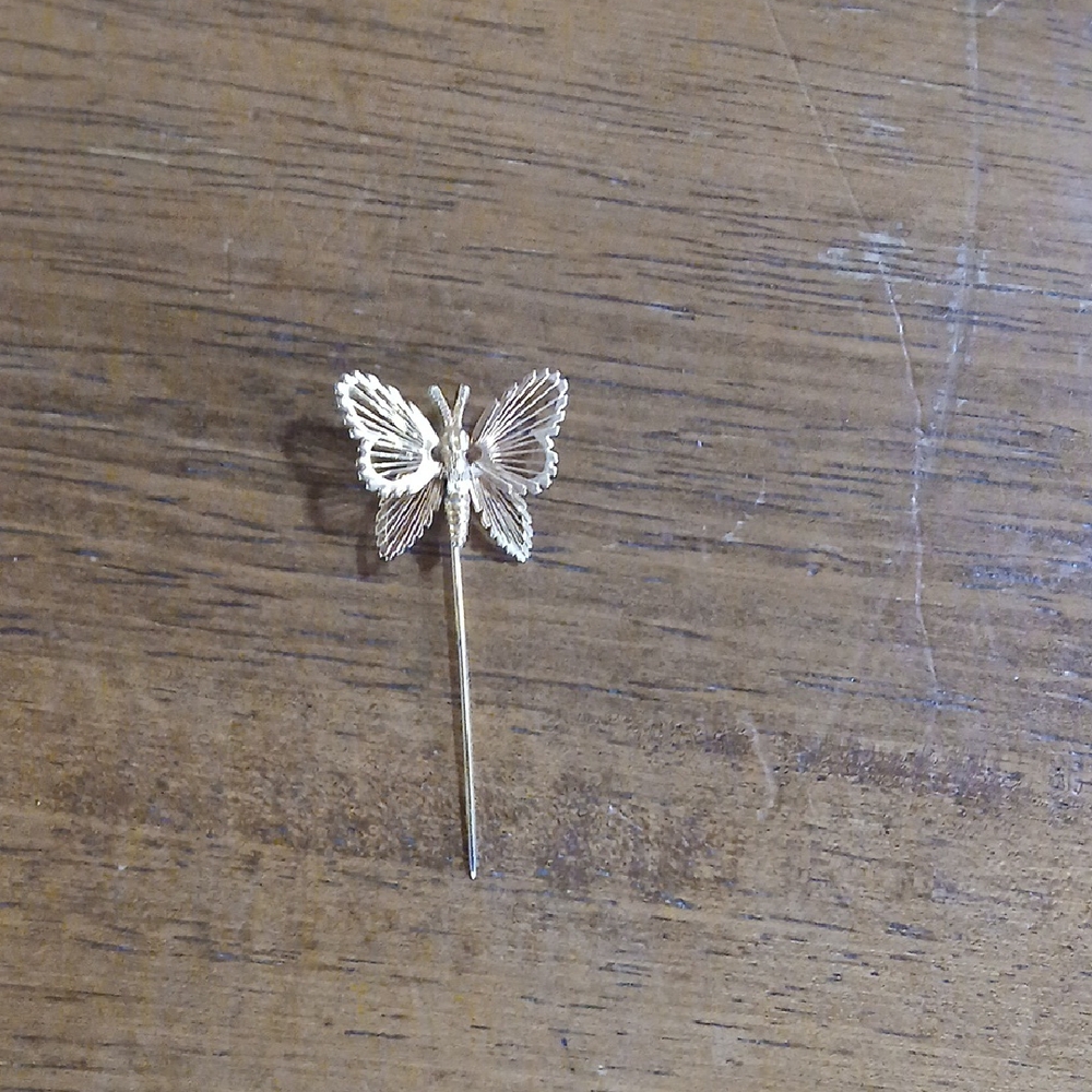 Elegant Gold Butterfly Brooch